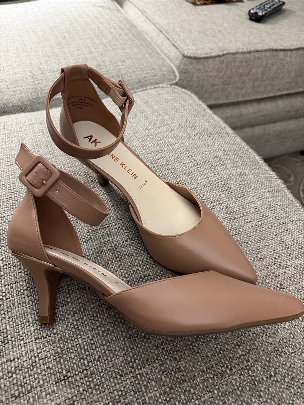 NEW Anne Klein Women's Fabulist Pointed Toe Ankle Strap Kitten Heel Pumps Tan 10